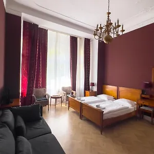 Hotel Hotel-maison Am Olivaer Platz ***